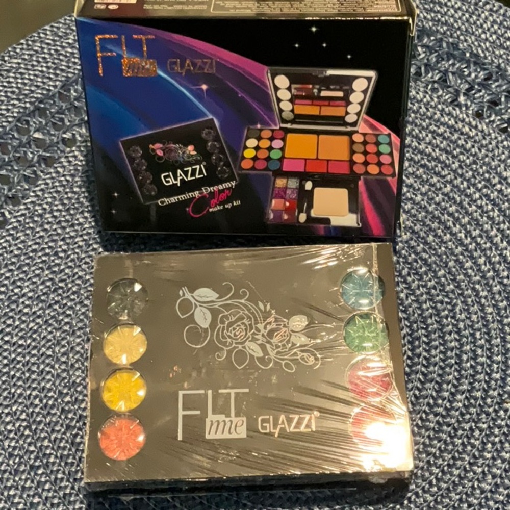 NIB FLT ME ~ GLAZZI Charming Dreamy Color Makeup Kit - Picture 4 of 7